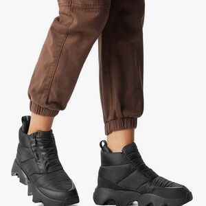 NIB Sorel Black Kinetic Impact Puffer Boots women's size 11